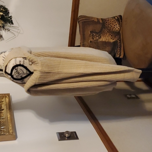 COLD SHOULDER SWEATER NWOT - Picture 4 of 8